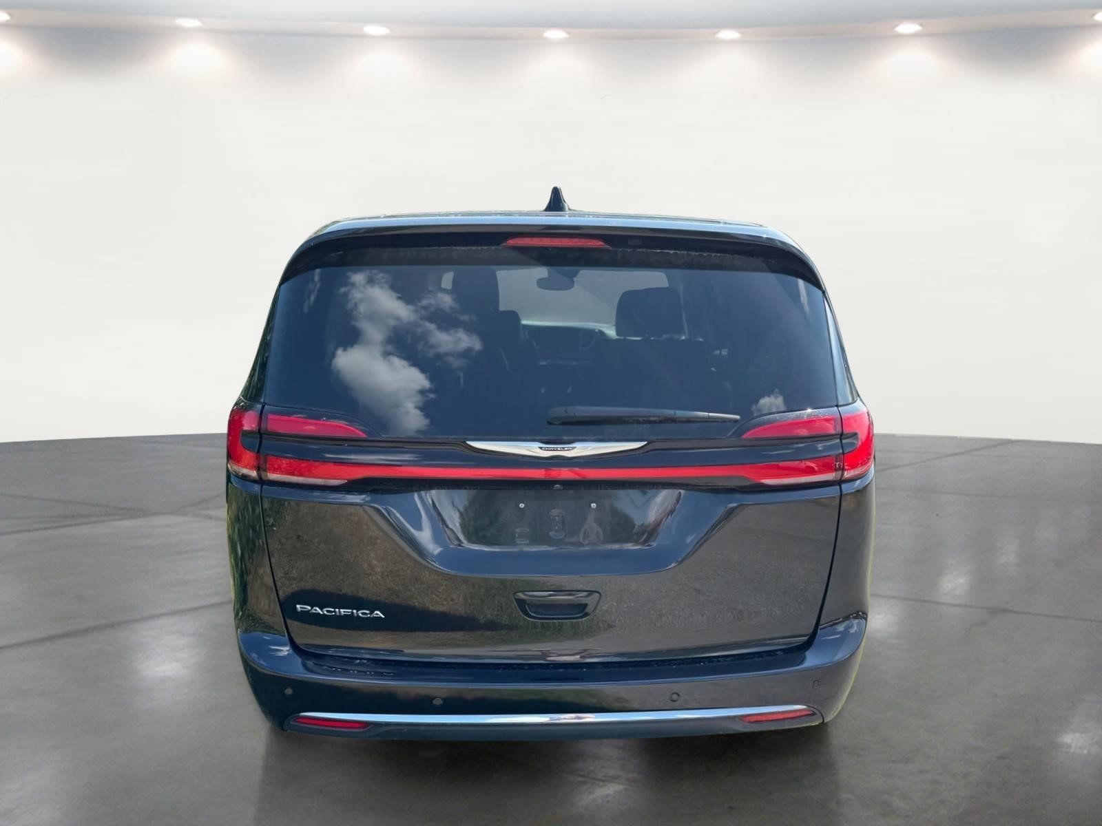 Used 2023 Chrysler Pacifica Touring-L FWD image 18