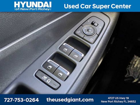 Used 2020 Hyundai Santa Fe SEL w/ Convenience Package image 31