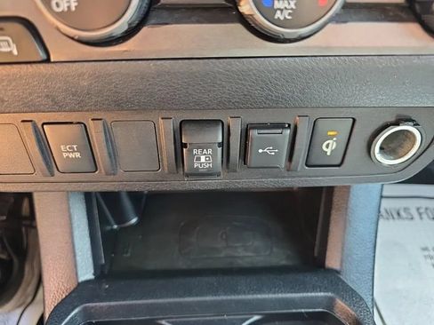 Used 2020 Toyota Tacoma TRD Off-Road AWD/4WD image 27