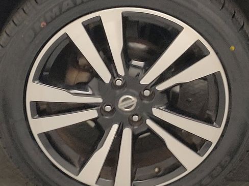Used 2019 Nissan Kicks SR w/ SR Premium Package FWD image 31
