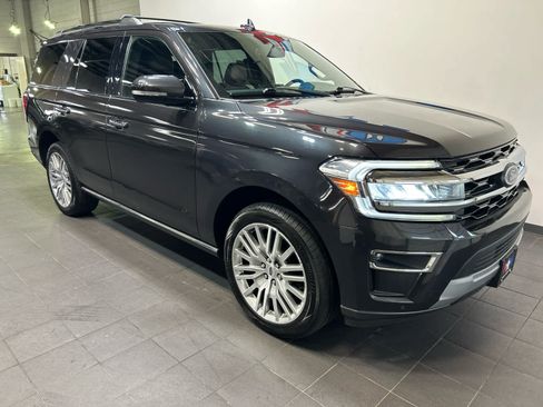 Used 2024 Ford Expedition Limited AWD/4WD image 2