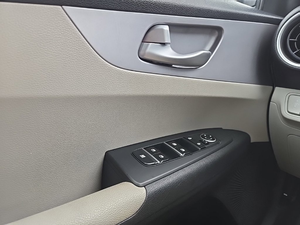 Used 2023 Kia Forte LXS FWD image 18