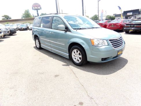 Used 2010 Chrysler Town & Country Touring FWD image 48