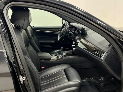 Used 2018 BMW M550i xDrive AWD/4WD image 34