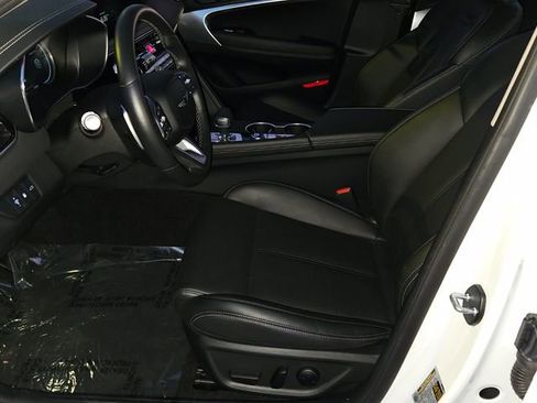 Used 2025 Genesis G70 2.5T image 11