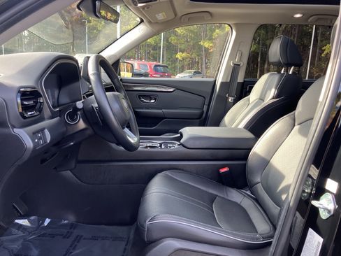 Used 2025 Honda Pilot Elite image 16