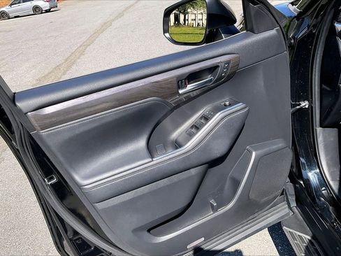Used 2023 Toyota Highlander Platinum FWD image 28