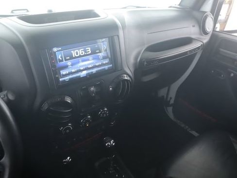 Used 2017 Jeep Wrangler Unlimited Rubicon image 23