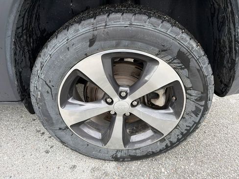 Used 2022 Jeep Cherokee Limited AWD/4WD image 10