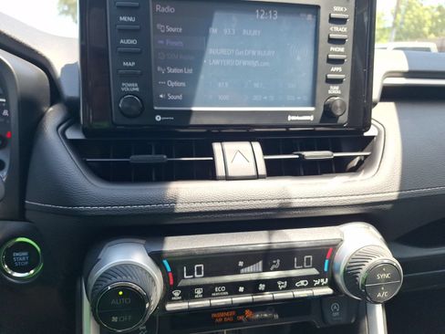 Used 2022 Toyota RAV4 XLE AWD/4WD image 27