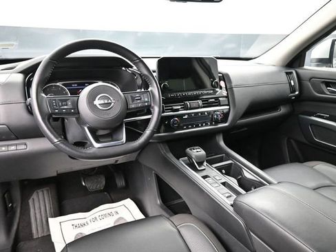 Used 2025 Nissan Pathfinder SL image 25