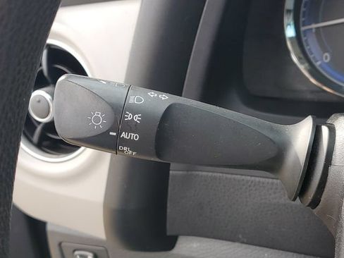 Used 2018 Toyota Corolla LE FWD image 16