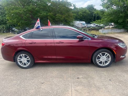 Used 2017 Chrysler 200 Limited Platinum FWD image 12