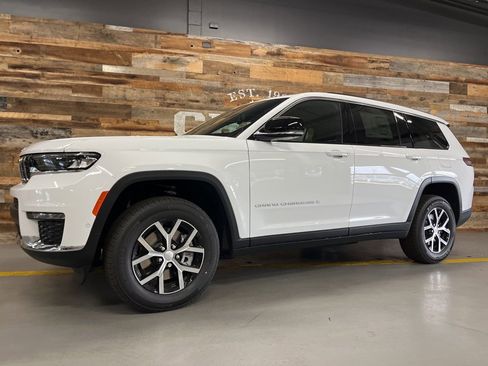 New 2025 Jeep Grand Cherokee L Limited w/ Luxury Tech Group II image 17