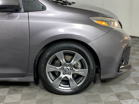 Used 2019 Toyota Sienna SE image 10