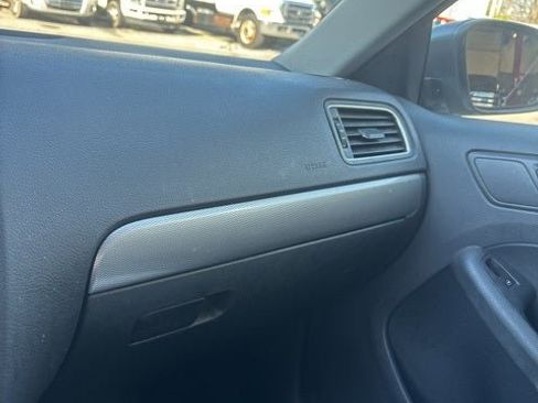 Used 2017 Volkswagen Jetta S image 13