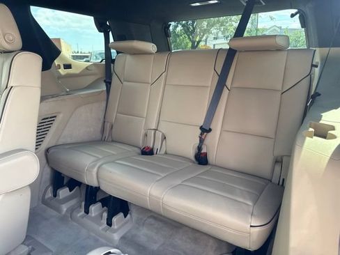Used 2024 Cadillac Escalade Premium Luxury AWD/4WD image 19