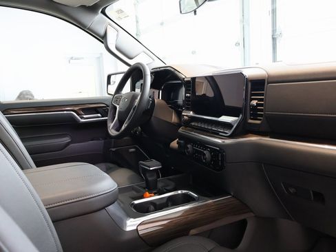 Used 2024 Chevrolet Silverado 1500 LT Trail Boss w/ Convenience Package II image 40