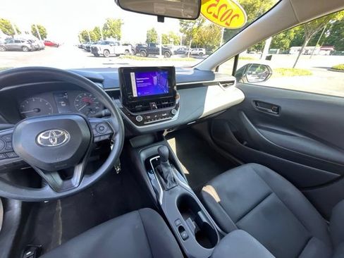 Used 2025 Toyota Corolla LE FWD image 29