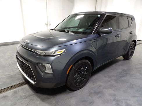 Used 2022 Kia Soul LX FWD image 3