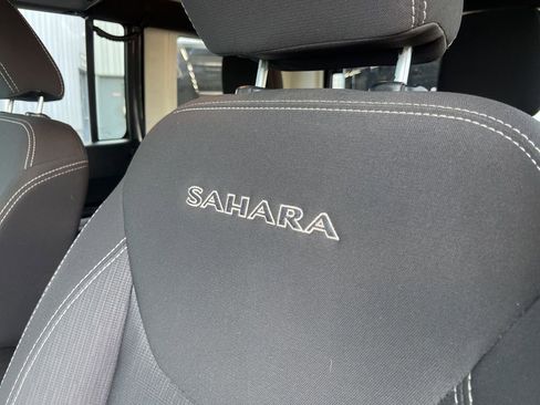 Used 2017 Jeep Wrangler Unlimited Sahara w/ Connectivity Group image 29