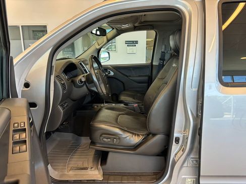 Used 2021 Nissan Frontier PRO-4X w/ Pro-4x Utility Package AWD/4WD image 15