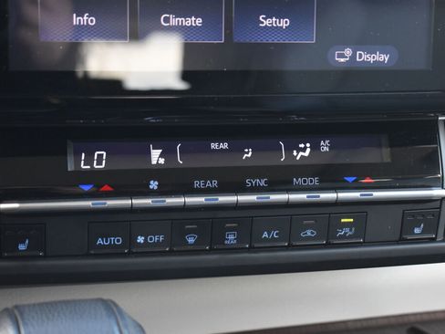 Used 2021 Toyota Sienna XLE AWD/4WD image 12
