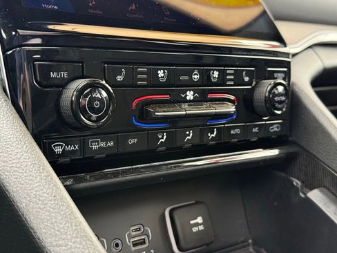 New 2025 Jeep Grand Cherokee L Limited w/ Luxury Tech Group II AWD/4WD image 24