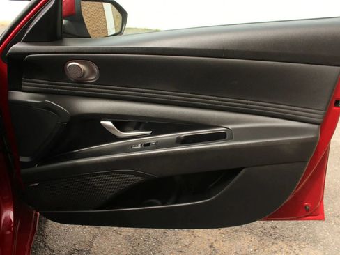Used 2025 Hyundai Elantra Limited FWD image 24