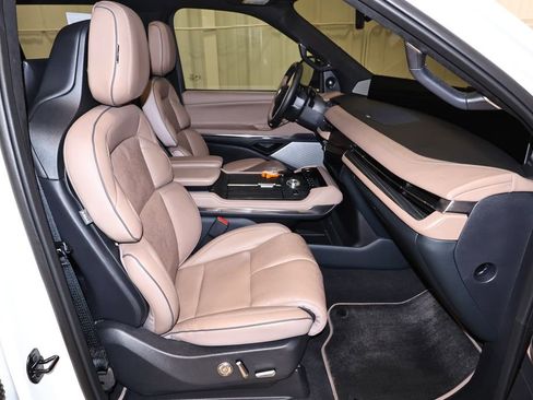 Used 2025 Lincoln Navigator Black Label image 26