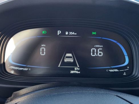 Used 2025 Hyundai Venue SEL image 16