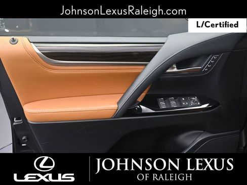 Used 2021 Lexus LX 570 4WD w/ Luxury Package image 11