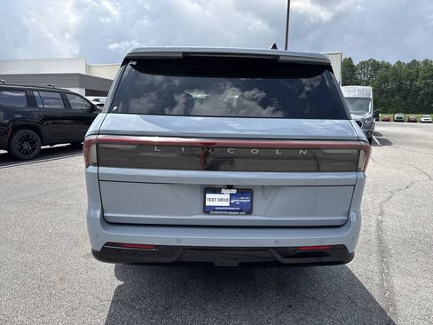 Used 2025 Lincoln Navigator L Reserve AWD/4WD image 6