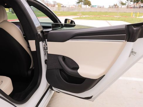 Used 2022 Tesla Model S Plaid image 22