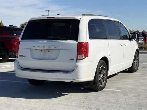 Used 2019 Dodge Grand Caravan GT image 4