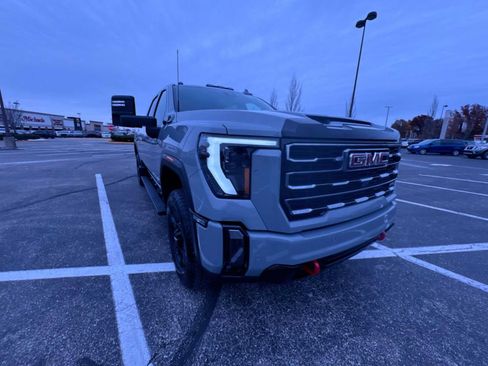 Used 2024 GMC Sierra 2500 AT4 w/ AT4 Preferred Package image 2