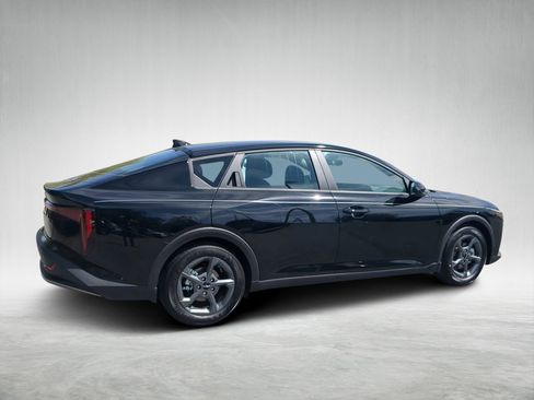 New 2025 Kia K4 LXS image 3