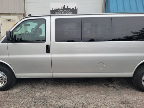 Used 2017 Chevrolet Express 3500 LT w/ LT Preferred Equipment Group RWD image 8
