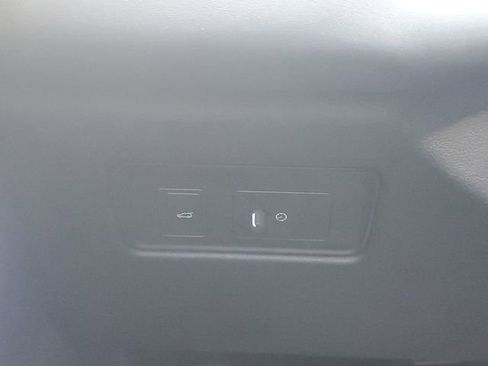 Used 2022 Jaguar F-PACE SVR image 23