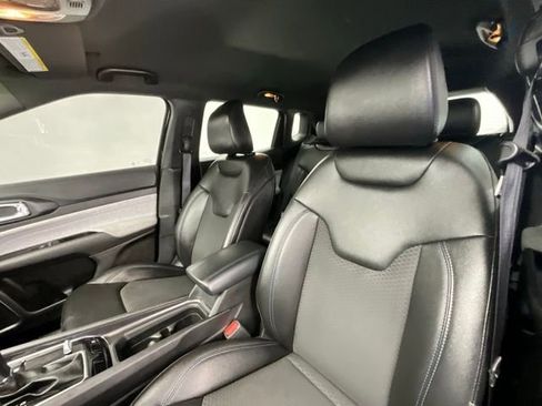 Used 2025 Jeep Compass Latitude image 6