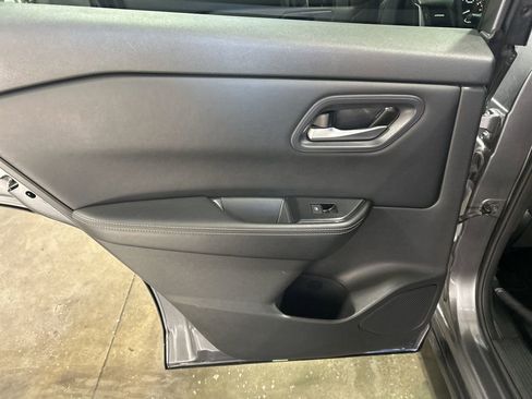 Used 2024 Nissan Rogue SV image 20