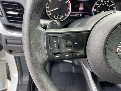 Used 2024 Nissan Rogue SV FWD image 25