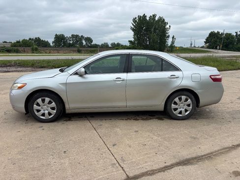 Used 2009 Toyota Camry LE FWD image 9