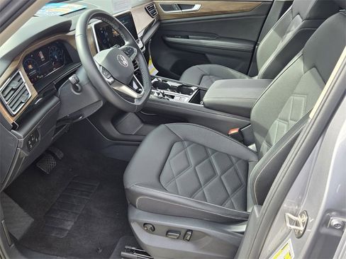 Certified 2025 Volkswagen Atlas SE w/ Panoramic Sunroof Package image 11