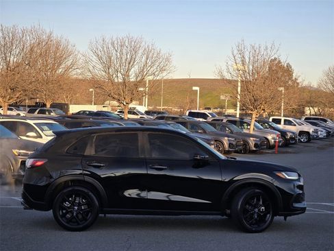 Used 2024 Honda HR-V Sport image 3