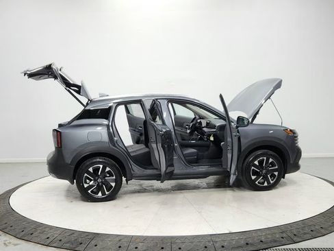 New 2025 Nissan Kicks SV w/ SV Premium Package AWD/4WD image 16