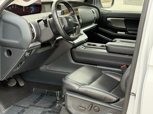 Certified 2025 Ford Expedition Platinum AWD/4WD image 5