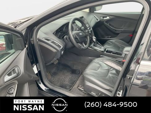 Used 2018 Ford Focus Titanium w/ Titanium Technology Package FWD image 11