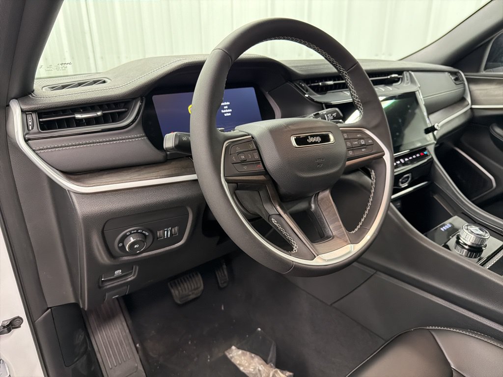 New 2026 Jeep Grand Cherokee Limited RWD image 17
