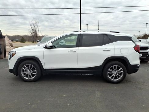 Used 2023 GMC Terrain SLT image 4